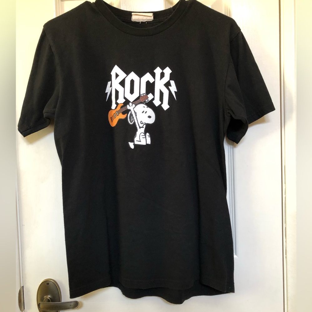 Peanuts Black Graphic Tee with Snoopy Label Size Small